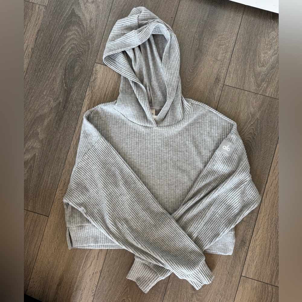 ALO Yoga Light Gray Ribbed Cropped Hoodie